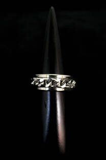 ANILLO DE ACERO CON CADENA - 