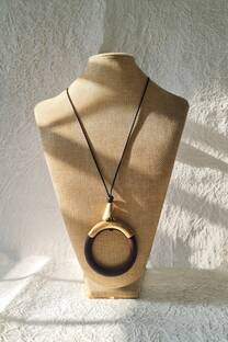 COLLAR ARGOLLA DE MADERA CON METAL - 