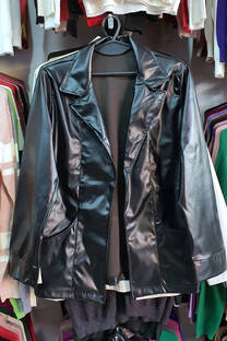 Swp blazer cuerina.. solo negro.. 51cm × 65cm