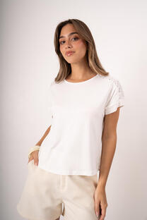 Remera de modal viscosa manga dolman con broderie en hombros - Remera de modal viscosa manga dolman con broderie en hombros -