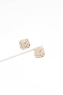 Aros clip metálicos de fantasía con perlas, tamaño mediano. - 