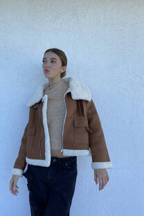 Campera cuero con cinto corderito