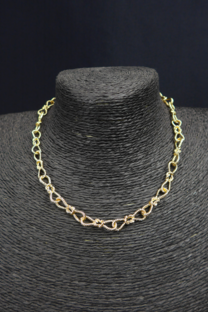 COLLAR ESLABONES EN FORMA DE MOÑO - 