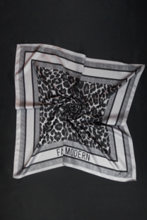 PAÑUELO ANIMAL PRINT FASHION MODERN