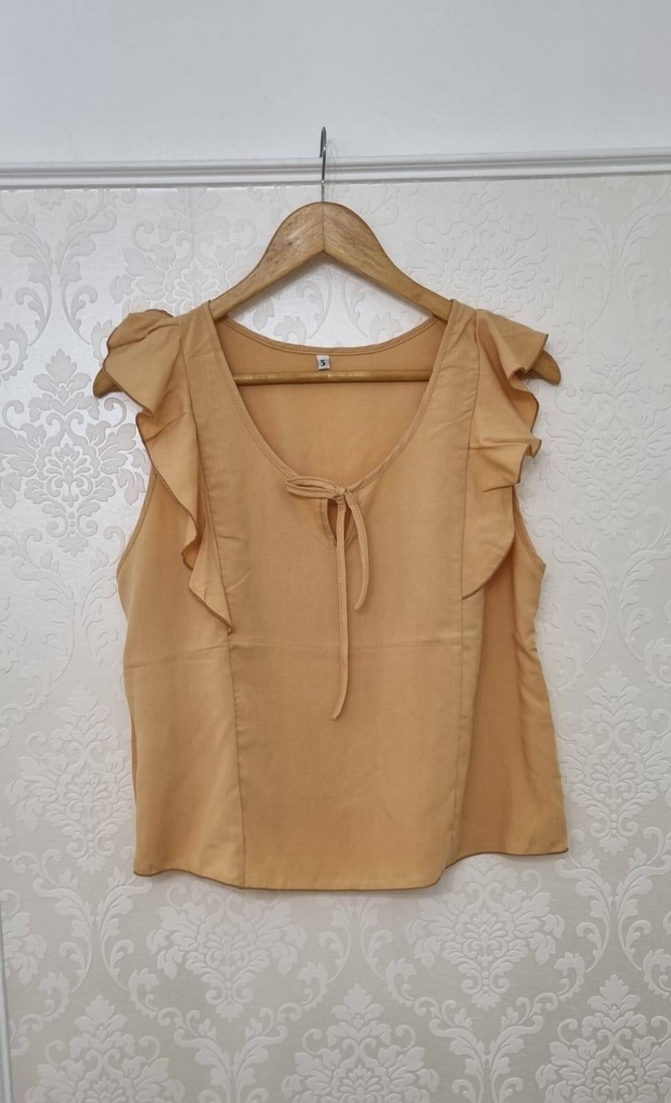 Imagen carrousel Blusa Elena De Fibrana Poplin con voladitos y lazo 4