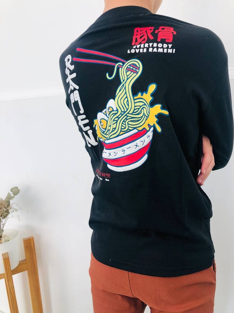 Imagen carrousel REMERA RAMEN DOBLE ESTAMPA 1