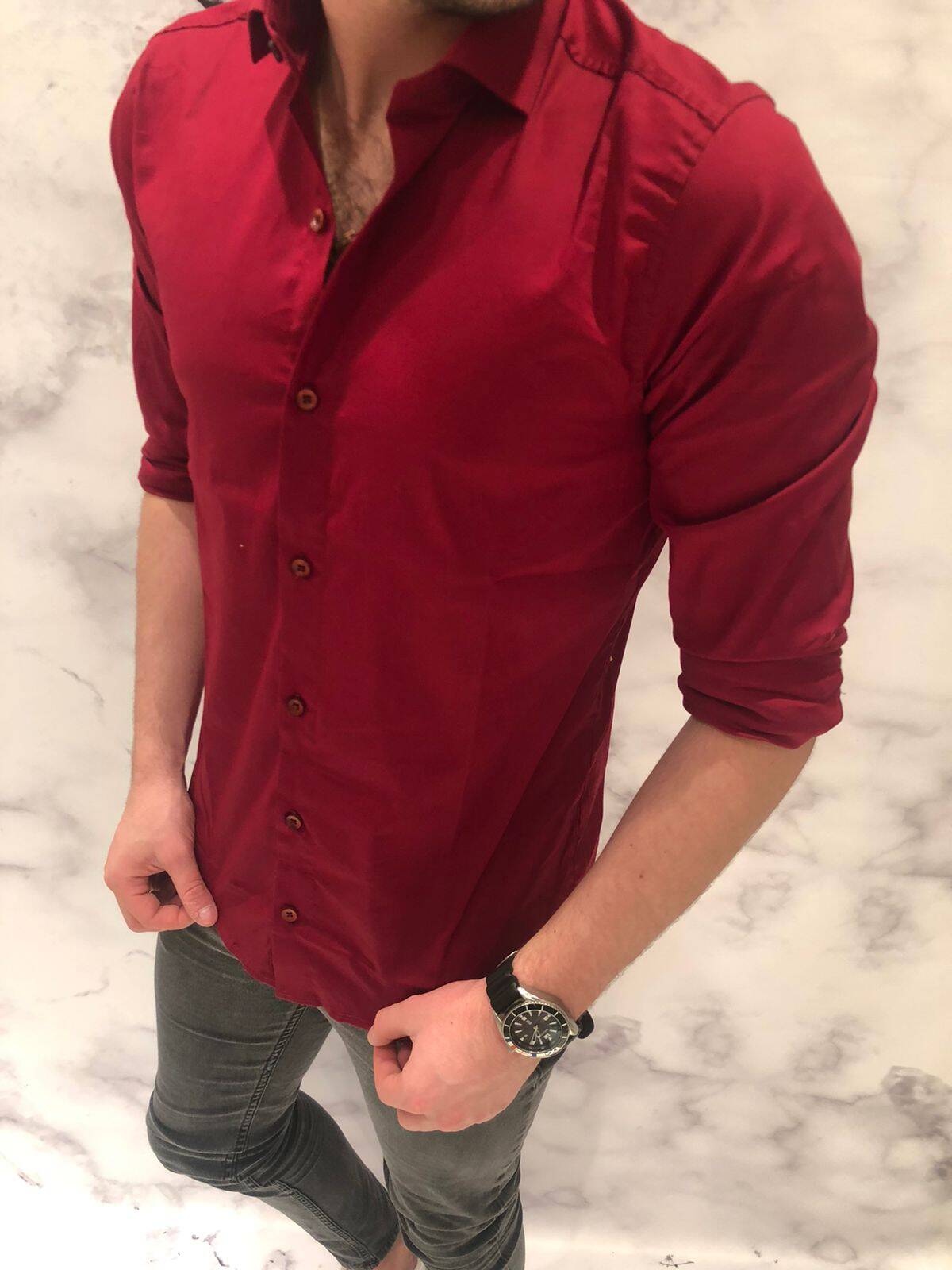 Lisa Outfit Camisa Roja Hombre 
